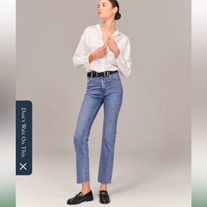 Abercrombie & Fitch Ankle Straight Ultra High Jeans in Medium Wash. Size 6/28.